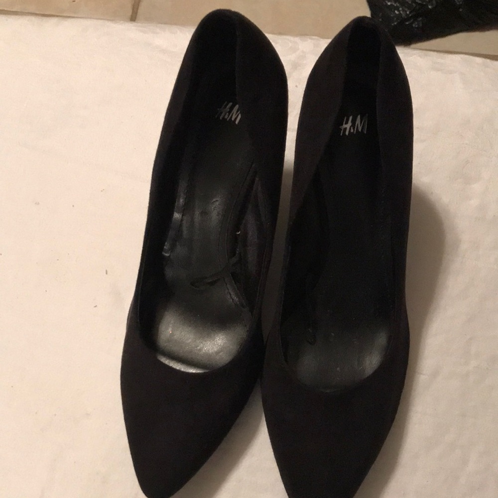 H & M black velvet heels